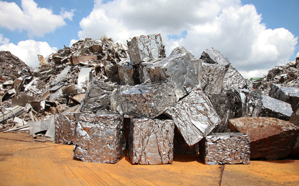 Sản xuất thép từ thép phế liệu giúp giảm lượng khí thải CO2